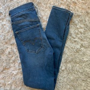 Levis high waisted skinny jeans